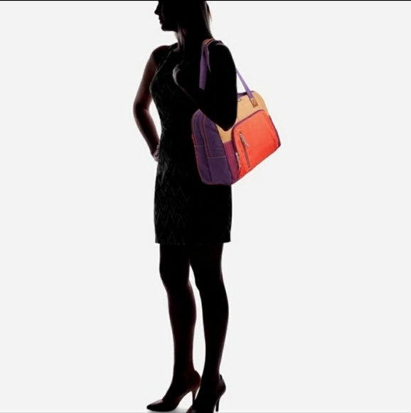 Travel Bag / Luggage - Picture 3 of 5